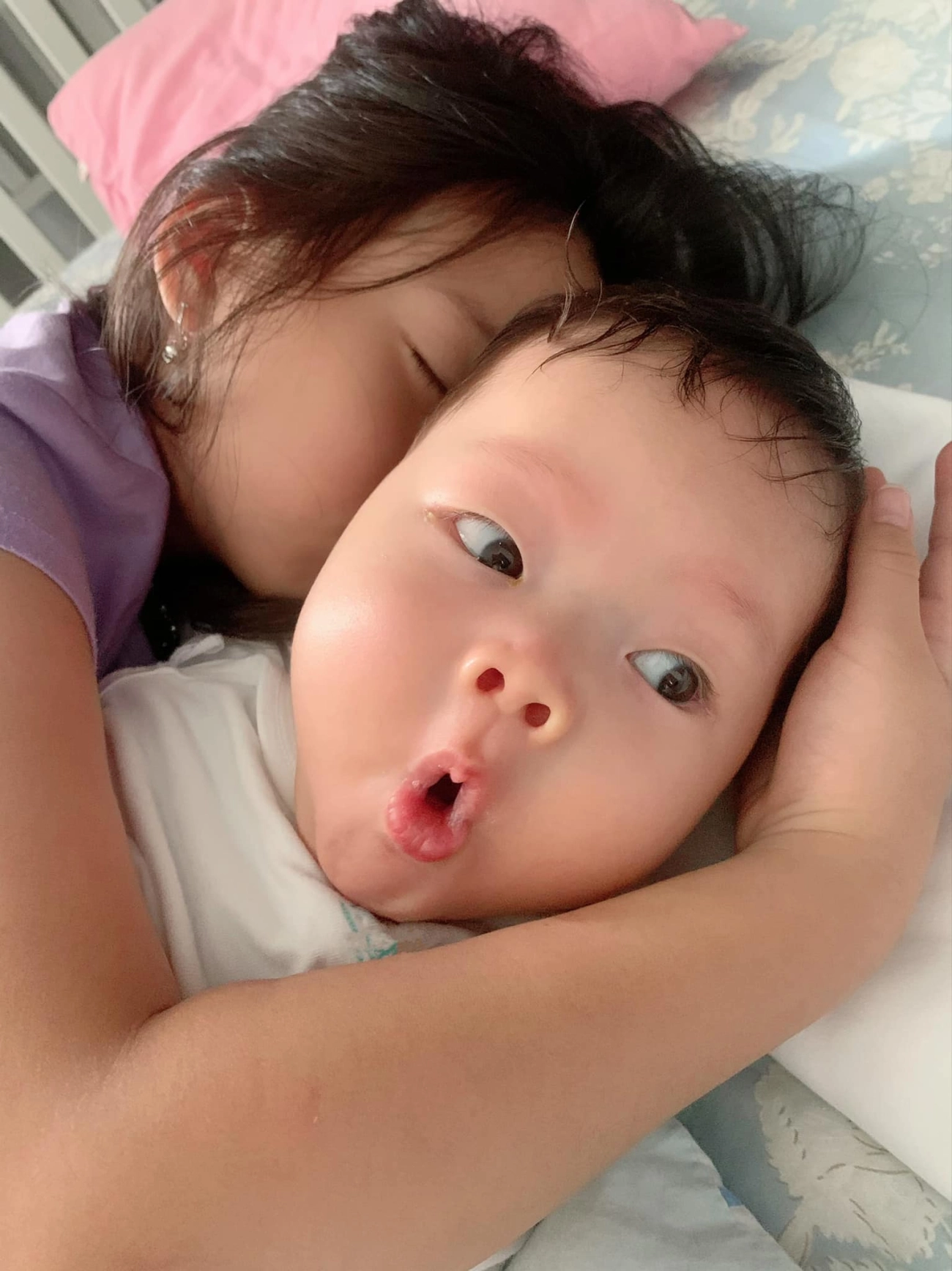 Con phan đinh tùng chào đời làm bệnh viện náo loạn giờ 6 tháng bố khen đẹp như angelina jolie - 14