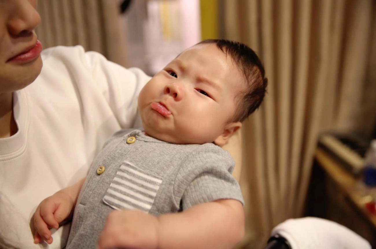 Con phan đinh tùng chào đời làm bệnh viện náo loạn giờ 6 tháng bố khen đẹp như angelina jolie - 15