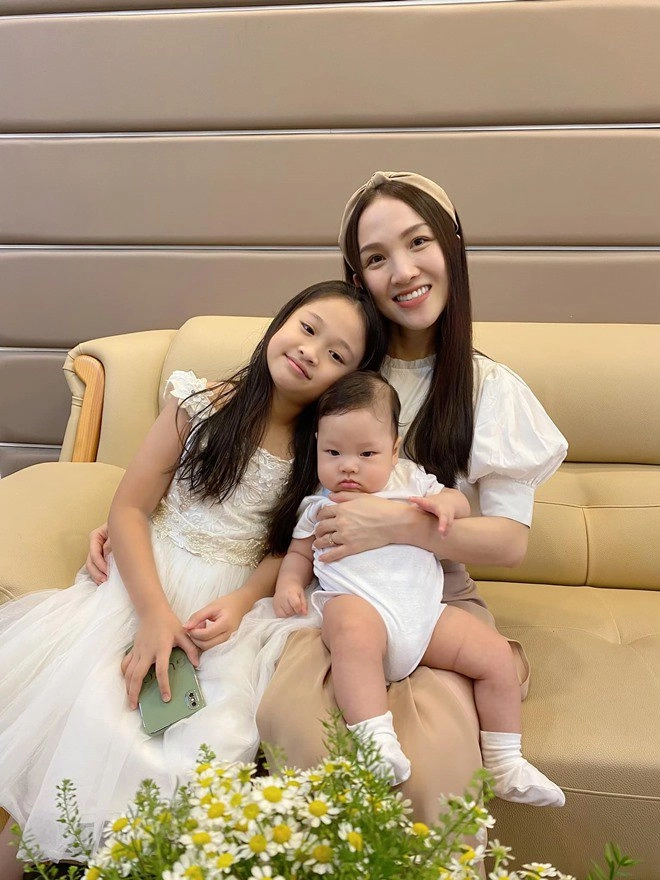 Con phan đinh tùng chào đời làm bệnh viện náo loạn giờ 6 tháng bố khen đẹp như angelina jolie - 20