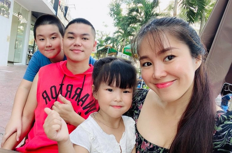 Con riêng lê phương và ba dượng giống nhau như đúc đến sở thích cũng giống nhau - 2