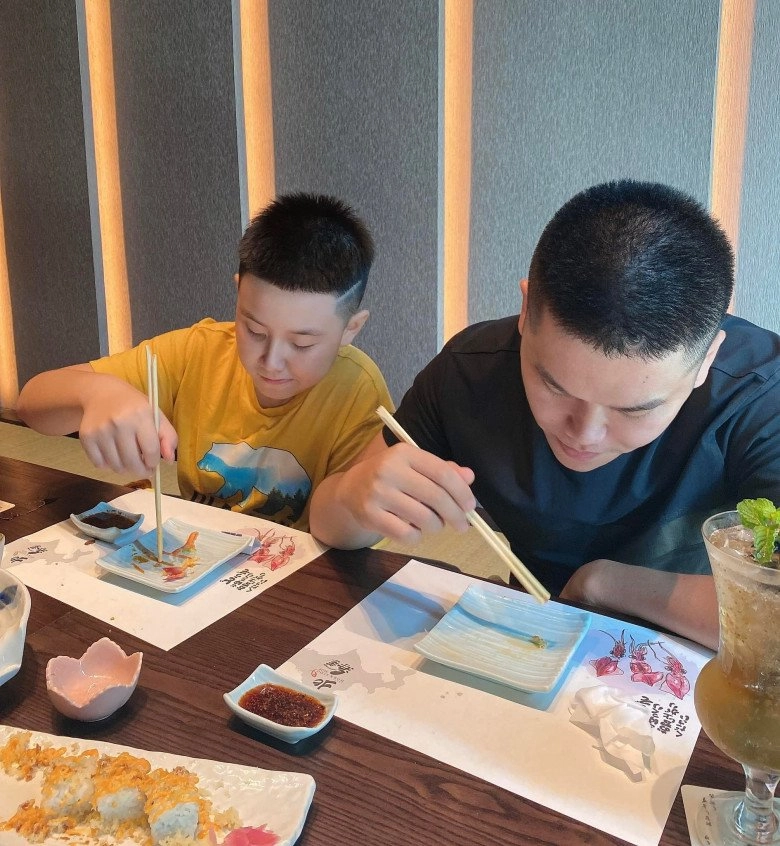 Con riêng lê phương và ba dượng giống nhau như đúc đến sở thích cũng giống nhau - 3