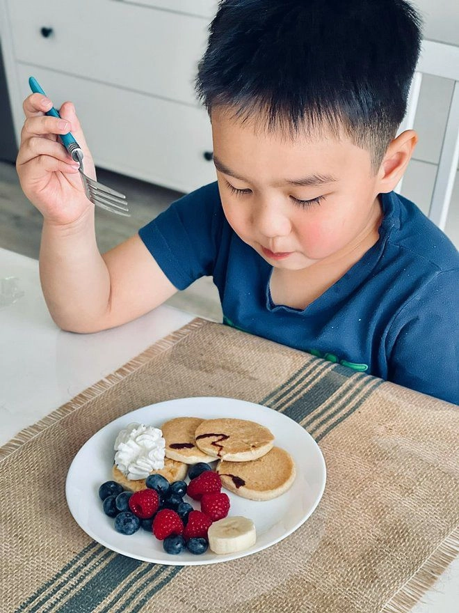 Con sinh đôi được mời đóng quảng cáo vợ chồng baggio từ chối vì con không phải máy kiếm tiền - 4