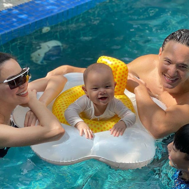 Con sinh đôi hồ ngọc hà được cả triệu phú mỹ ông hoàng kim cương hâm mộ vì đáng yêu - 3