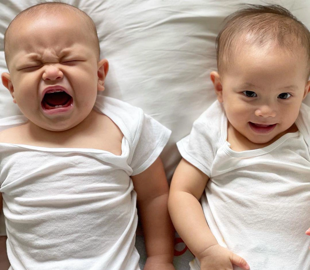 Con sinh đôi hồ ngọc hà được cả triệu phú mỹ ông hoàng kim cương hâm mộ vì đáng yêu - 6