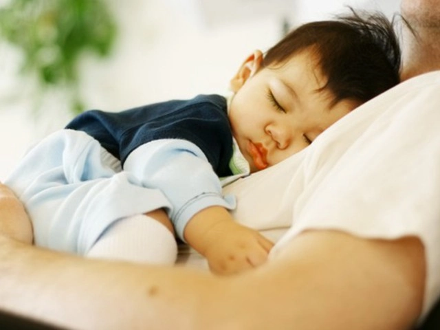 Con thích ngủ chung giường với mẹ hậu quả khi vào mẫu giáo khiến mẹ tự trách mình - 1