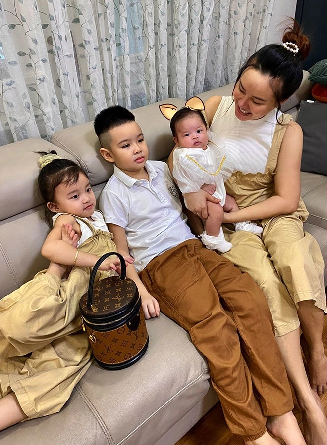 Con thứ 3 của vy oanh 2 tháng to như 6 tháng càng lớn càng giống một nam đại gia - 7