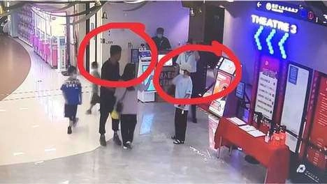 Con trai bị nhắc nhở vì đạp ghế người ngồi trước hành động của người bố bị chỉ trích - 4