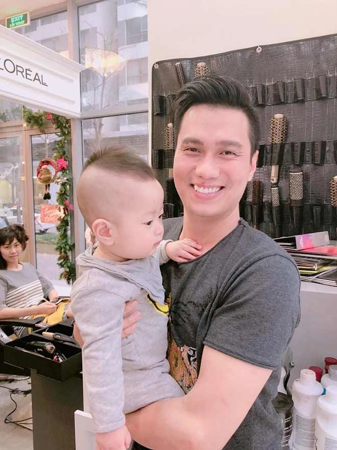 Con trai diễn viên việt anh và vợ hotgirl càng lớn càng giống bố nhất là đôi mắt - 10