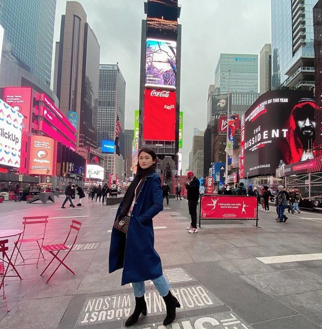 Con trai kha mỹ vân ở xứ dát vàng dubai từng dương tính covid-19 bố mẹ hôn con suốt ngày - 7