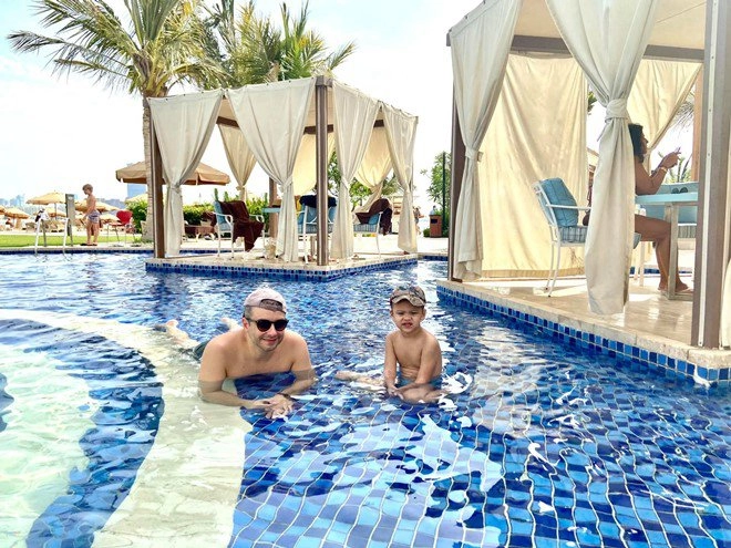 Con trai kha mỹ vân ở xứ dát vàng dubai từng dương tính covid-19 bố mẹ hôn con suốt ngày - 10