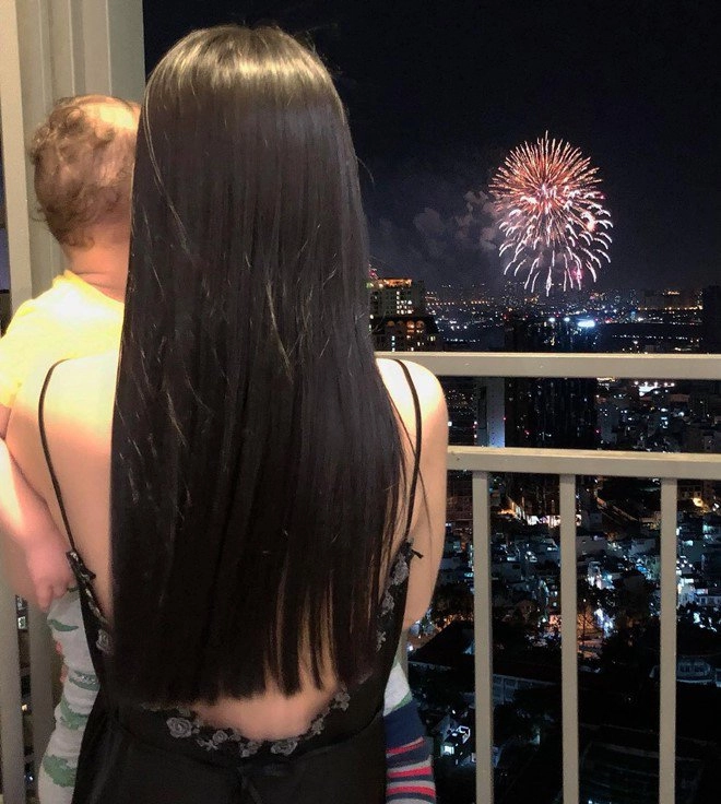 Con trai kha mỹ vân ở xứ dát vàng dubai từng dương tính covid-19 bố mẹ hôn con suốt ngày - 11