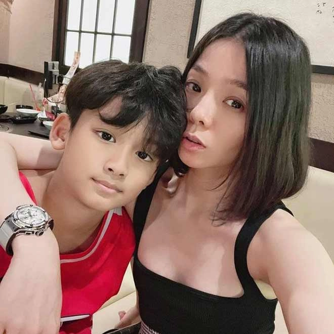 Con trai khoe ảnh chụp chung anh cùng bốkhác mẹ lệ quyên liền nhận xét con riêng đức huy - 5