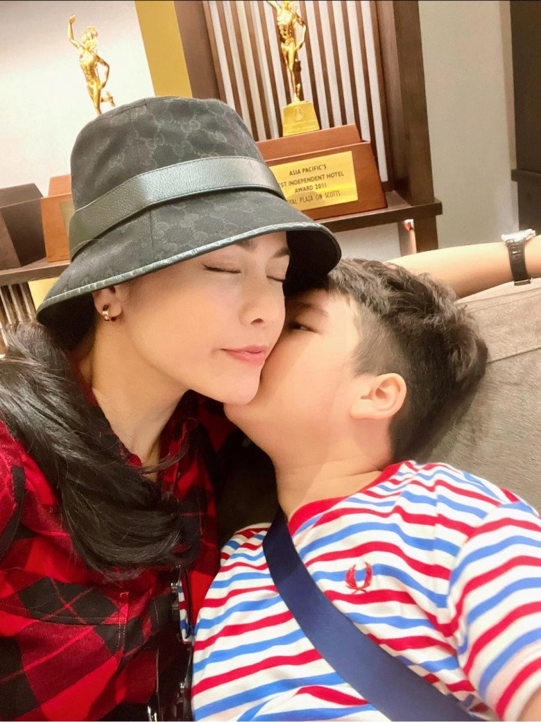 Con trai lên sài gòn mừng sinh nhật nhật kim anh tình cờ doanh nhân bửu lộc cũng ở đó - 9