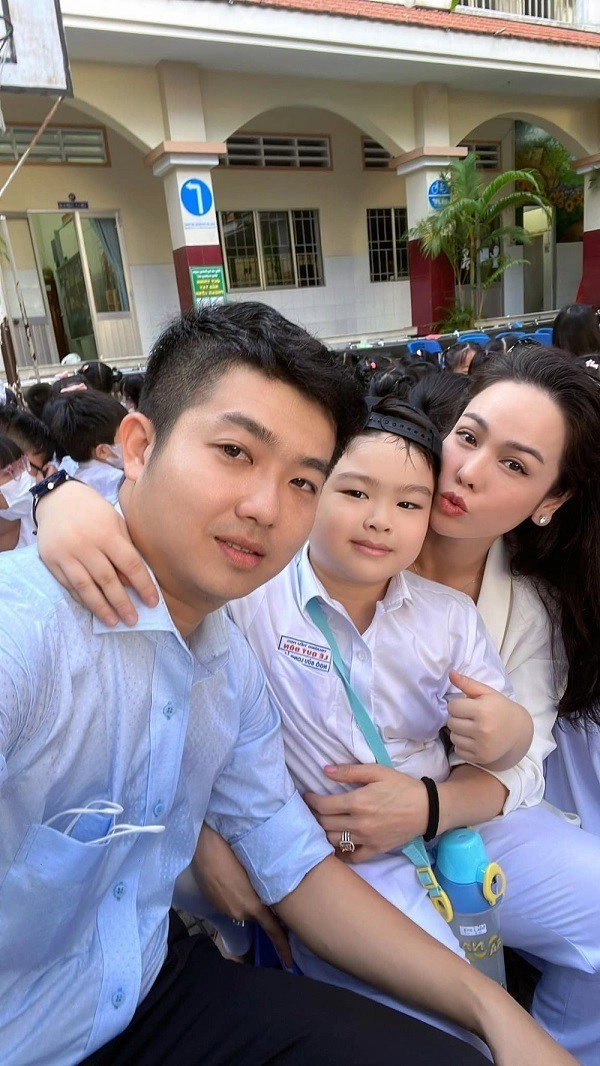 Con trai lên sài gòn mừng sinh nhật nhật kim anh tình cờ doanh nhân bửu lộc cũng ở đó - 10