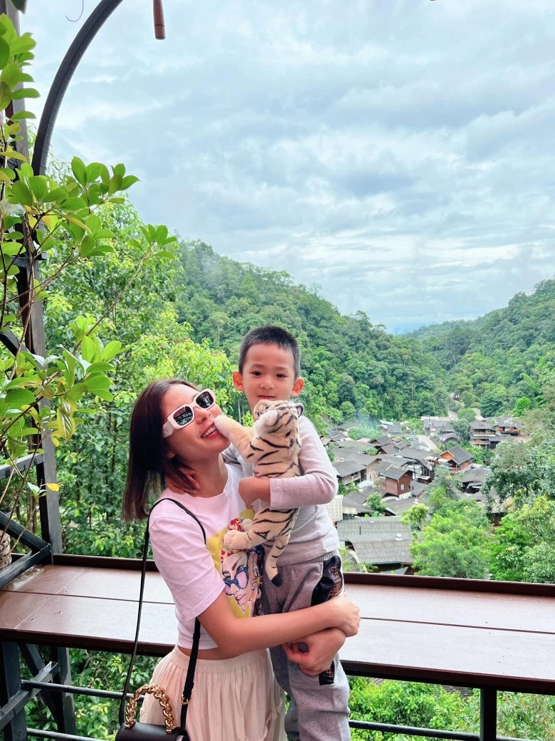 Con trai lương thế thành thúy diễm được bố mẹ cho ra nước ngoài nghỉ hè hưởng cuộc sống sang - 10