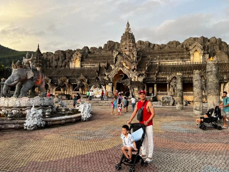 Con trai lương thế thành thúy diễm được bố mẹ cho ra nước ngoài nghỉ hè hưởng cuộc sống sang - 11