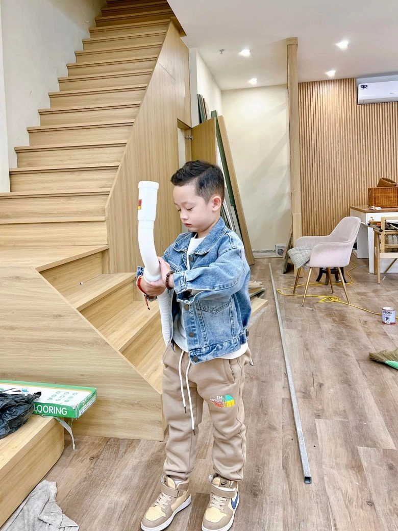 Con trai ly kute tròn 6 tuổi cậu bé cao lớn phổng phao và đẹp trai trong loạt ảnh hiếm - 12