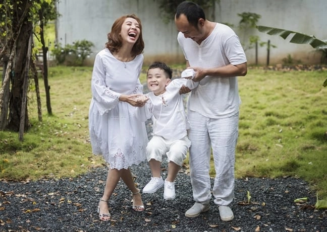 Con trai soái ca con gái mỹ nhân 6 cặp cha mẹ vip nhất việt nam vội nhận thông gia - 8