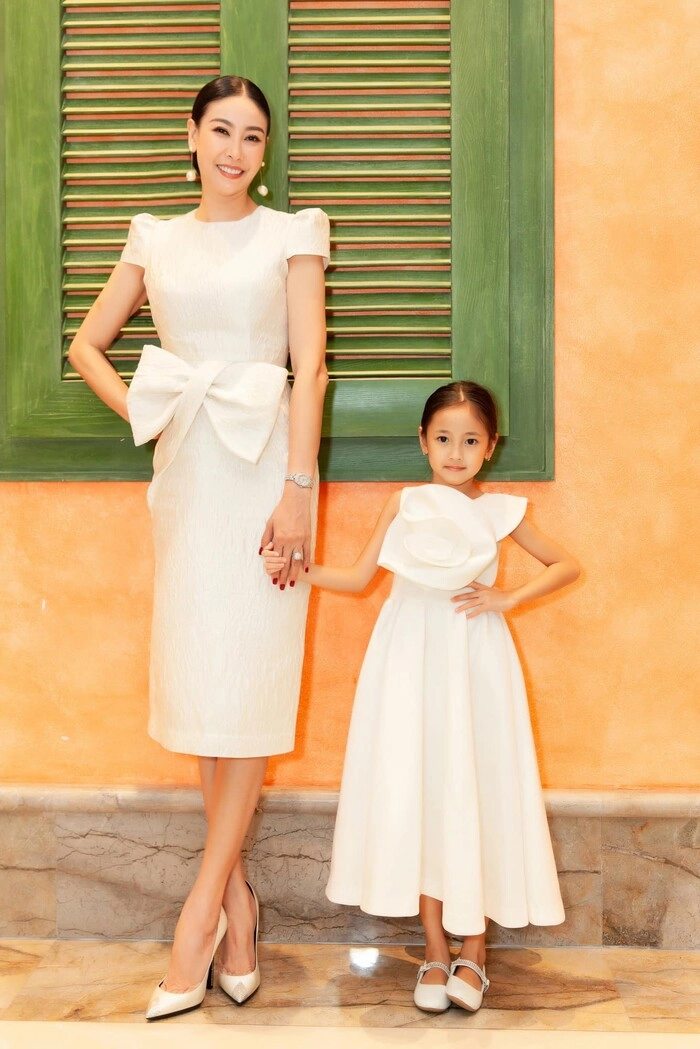 Con trai soái ca con gái mỹ nhân 6 cặp cha mẹ vip nhất việt nam vội nhận thông gia - 12