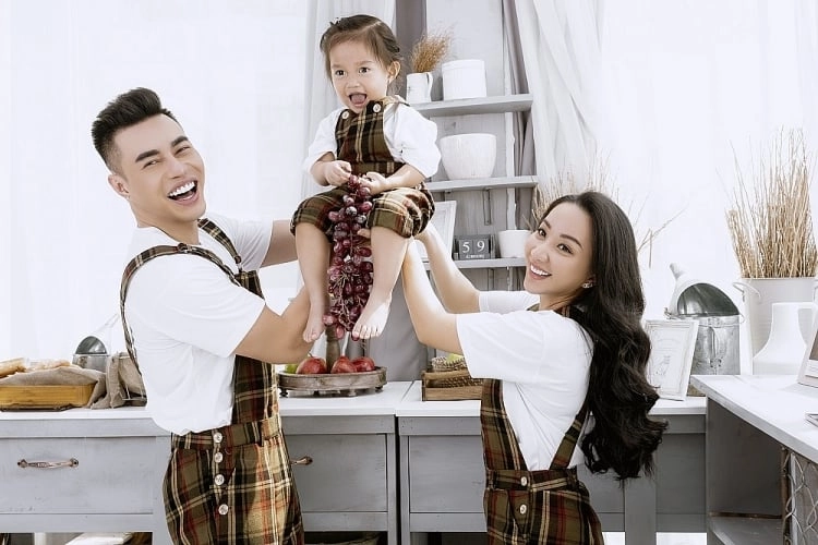 Con trai soái ca con gái mỹ nhân 6 cặp cha mẹ vip nhất việt nam vội nhận thông gia - 13