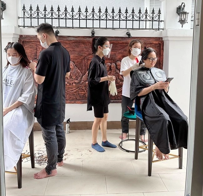 Con út 2 tuổi lần đầu xuất ngoại đoàn di băng bao trọn gói đưa 3 bảo mẫu đi cùng - 9