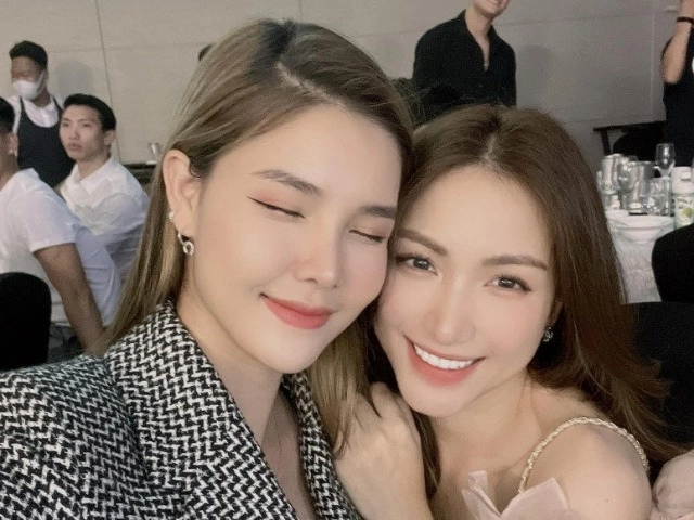 Công phượng bế con trai sang thăm gia đình quế ngọc hải cậu nhóc giống hệt mẹ viên minh - 11