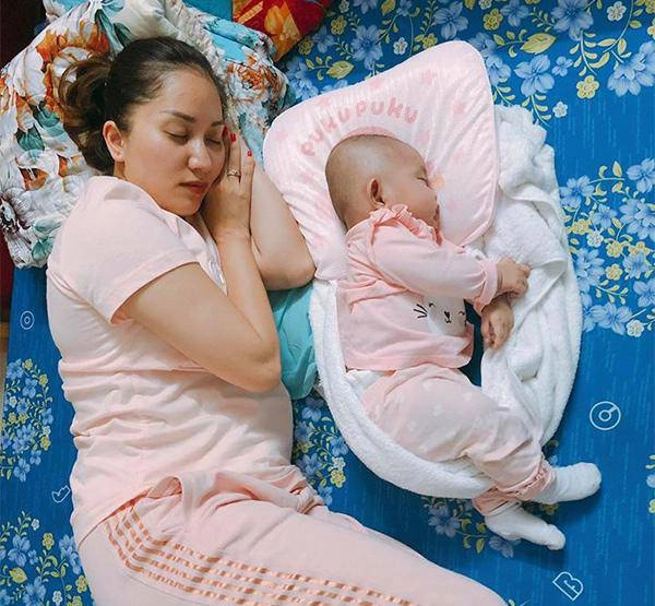 Cùng bị chồng chụp lén cảnh chăm con thúy diễm lộ dáng gợi cảm nhìn khánh thi ai cũng thương - 5