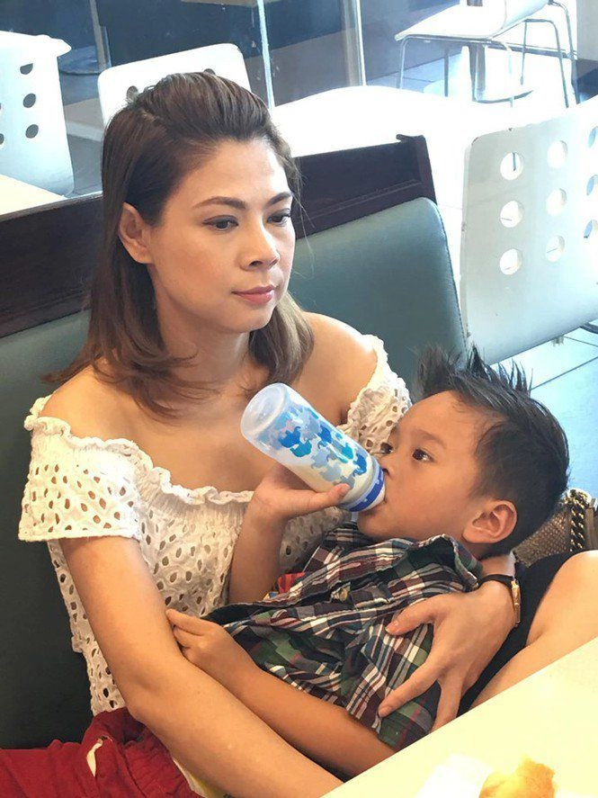 Cùng bị chồng chụp lén cảnh chăm con thúy diễm lộ dáng gợi cảm nhìn khánh thi ai cũng thương - 13