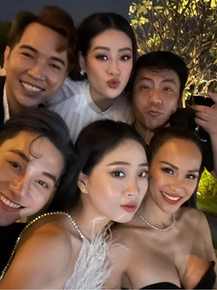 Cùng chung khung hình khánh vân liêu hà trinh lu mờ trước siêu phẩm vòng 1 của mc múa cột - 1
