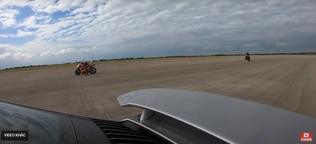 Cuộc so tài giữa ktm motogp vs super duke r evo vs porsche 911 turbo s - 3