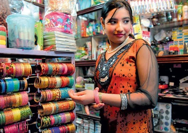 Cuộc sống kỳ lạ của bé gái sinh ra là thánh nữ đồng trinh và bi kịch khi dậy thì - 11