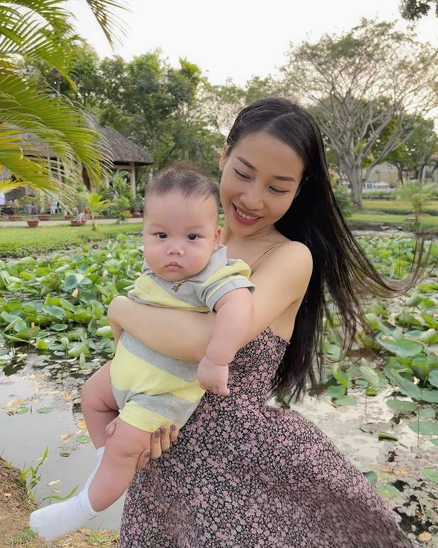 Cuộc sống mẹ con hằng bingboong ở pháp chồng cưng chiều bà nội cực quý cháu - 2