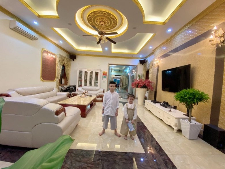 Cuộc sống sang chảnh của 3 con vy oanh trong biệt thự 3000m2 chạy mỏi chân không hết chỗ chơi - 5