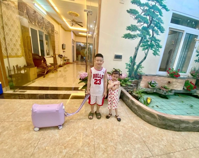 Cuộc sống sang chảnh của 3 con vy oanh trong biệt thự 3000m2 chạy mỏi chân không hết chỗ chơi - 17