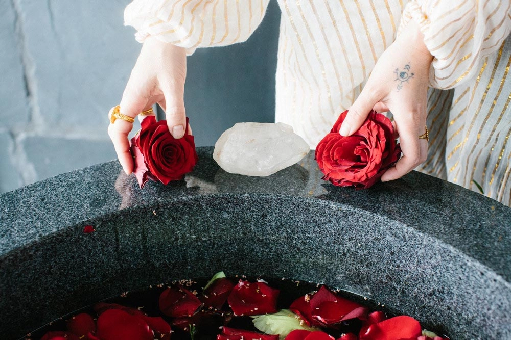 Cuối năm skincare thôi chưa đủ làn da còn cần được tẩy trần ướp hương đón may - 6