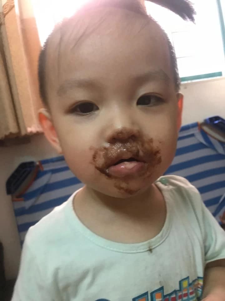 Cười ngất với kiểu ăn bốccủa con gái đông nhi mẹ bỉm khoe ảnh con đáng yêu không kém - 13