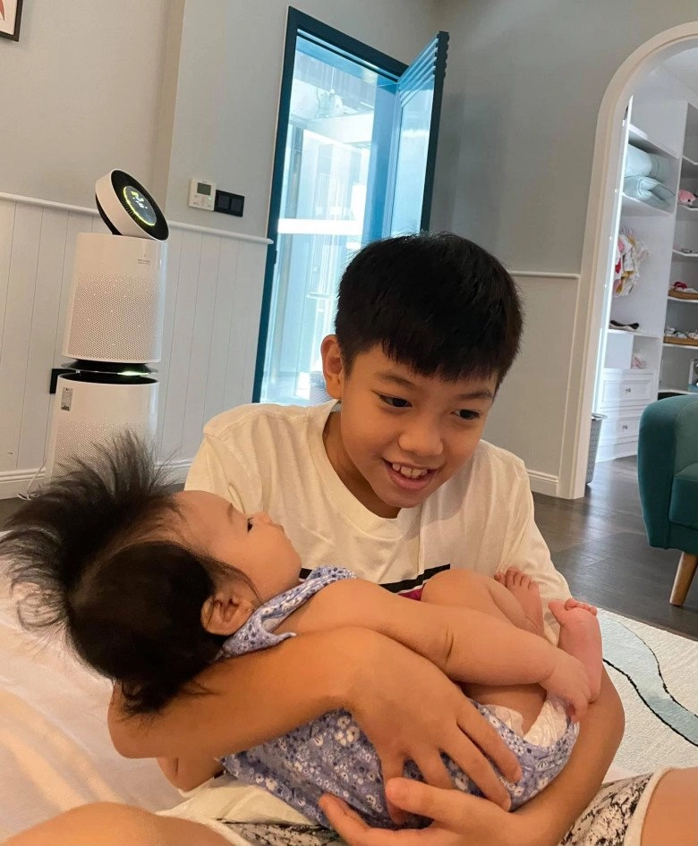 Cường đôla đăng clip 2 con quậy trên giường bức hình subeo chụp cùng bố nhận góp ý - 7