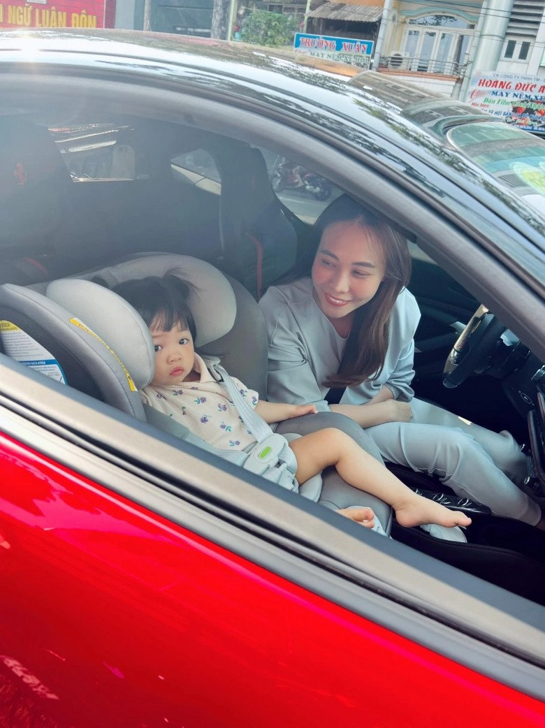 Cường đôla giận dỗi vì đàm thu trang chở con gái trên siêu xe 10 tỷ - 1