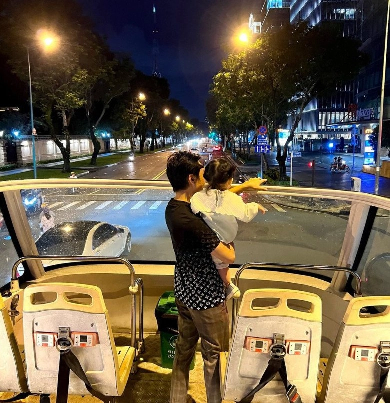 Cường đôla giận dỗi vì đàm thu trang chở con gái trên siêu xe 10 tỷ - 8