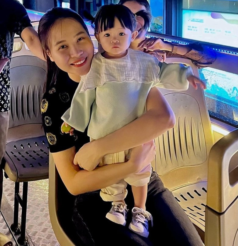 Cường đôla giận dỗi vì đàm thu trang chở con gái trên siêu xe 10 tỷ - 9