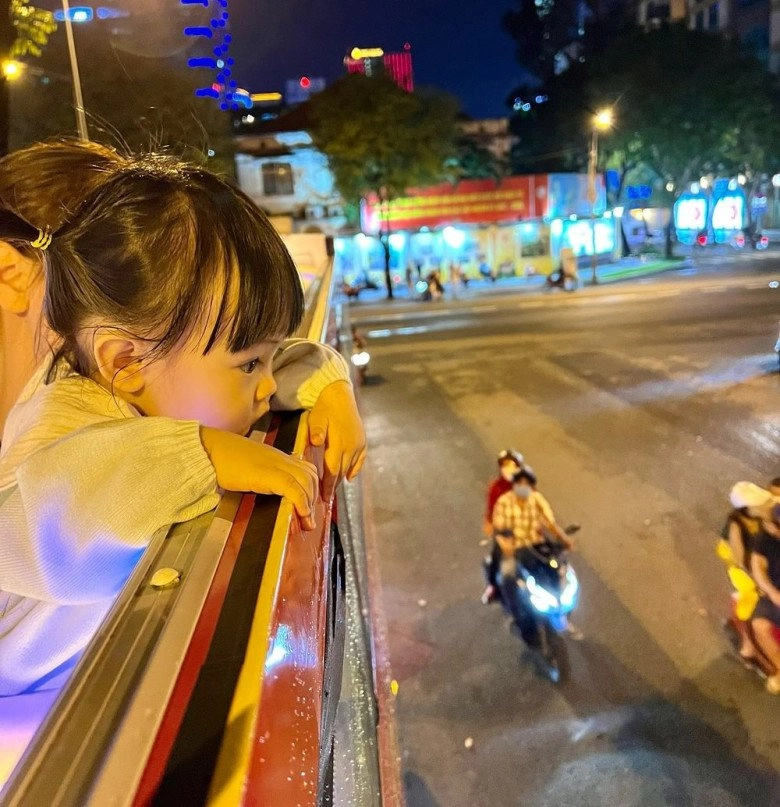 Cường đôla giận dỗi vì đàm thu trang chở con gái trên siêu xe 10 tỷ - 10