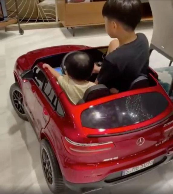 Cường đôla giận dỗi vì đàm thu trang chở con gái trên siêu xe 10 tỷ - 13
