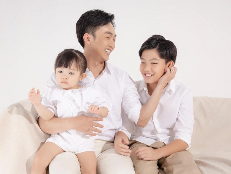 Cường đôla tự nhận gen quá mạnh con trai với hà hồ và con gái với đàm thu trang đều đúc khuôn bố - 3