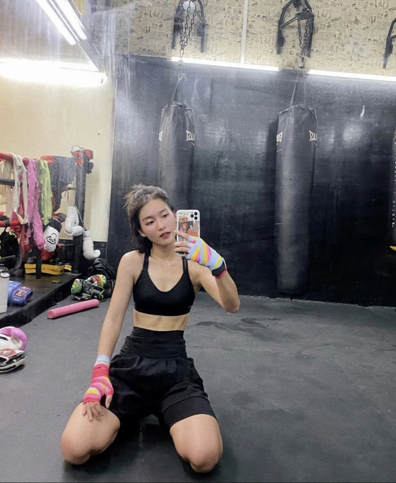 Cựu hot girl boxing ngoài đời ăn mặc khéo léo đẹp như nữ thần - 5