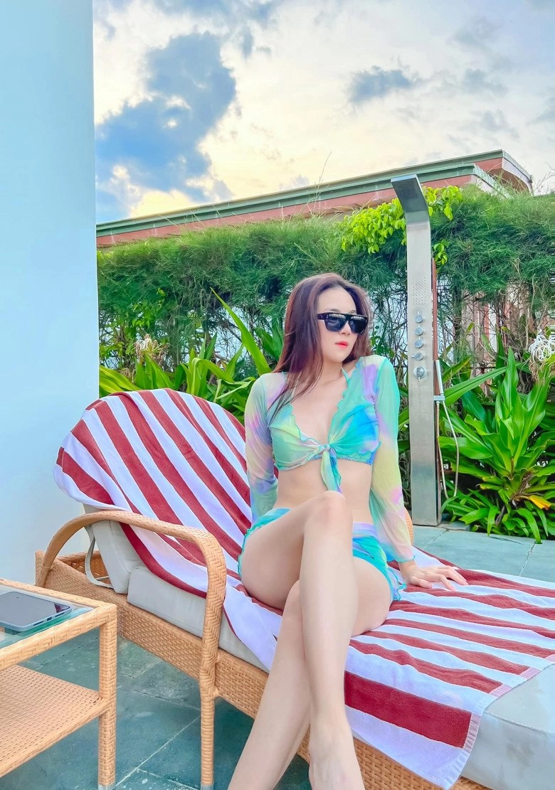 đại chiến áo tắm đi biển của dàn u40 vbiz lan ngọc thúy ngân bốc lửa vẫn chưa cháy bằng anh thư - 3