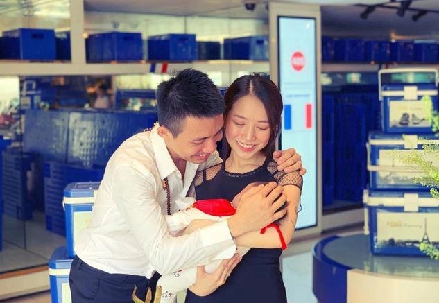Đại gia minh nhựa 39 tuổi có 2 cháu ngoại sợ bị hiểu lầm là bố bế con vì quá trẻ - 5