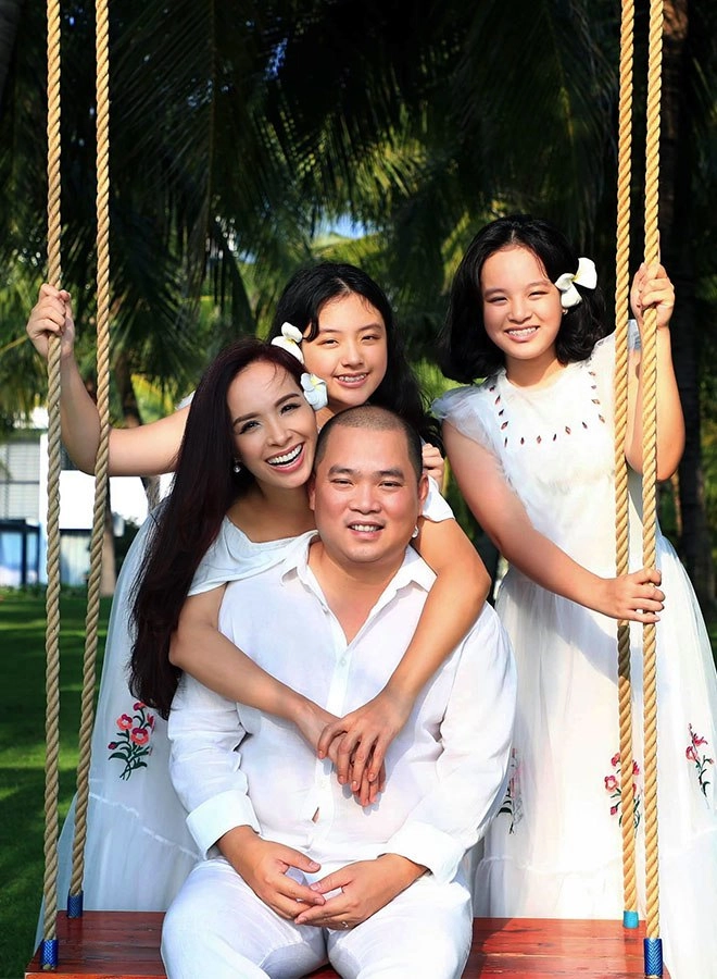 Đại gia nhà 400 tỷ đánh con gái bầm chân xuân bắc sẵn sàng dùng roi nếu con làm sai - 5