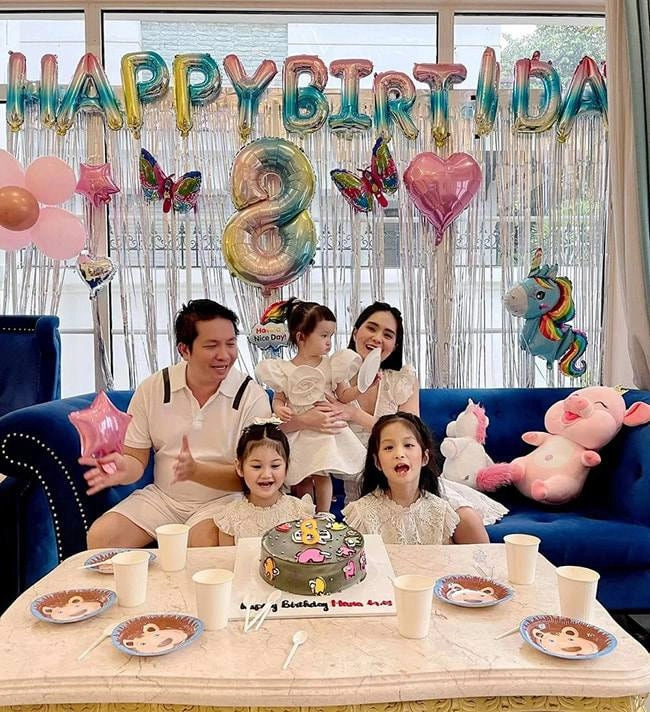 Đàm thu trang chiều con làm rạp chiếu phim trong nhà đại gia nhà 400 tỷ xây hẳn villa riêng - 10