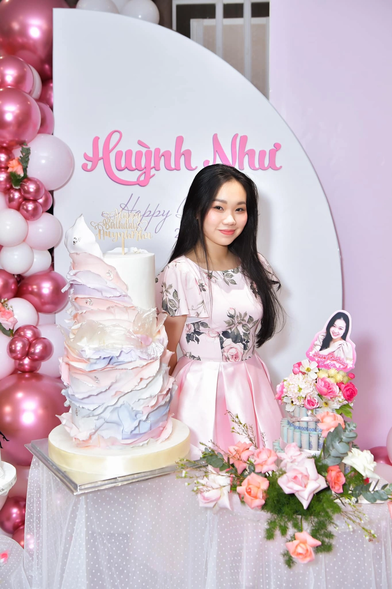 Đàm vĩnh hưng mừng sinh nhật con gái xinh như hoa hậu bánh 3 tầng đúc bằng tiền 500000 đồng - 2