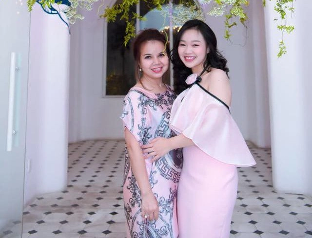 Đàm vĩnh hưng mừng sinh nhật con gái xinh như hoa hậu bánh 3 tầng đúc bằng tiền 500000 đồng - 5